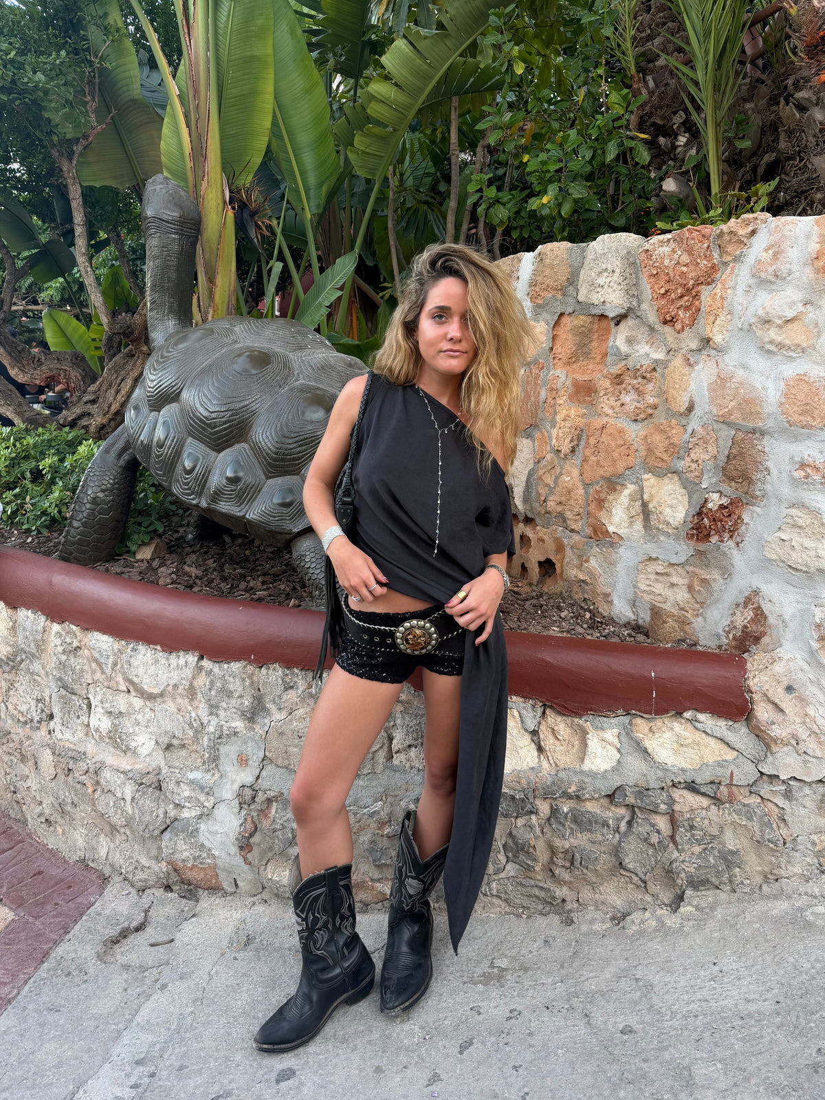 Top asimetrico gris